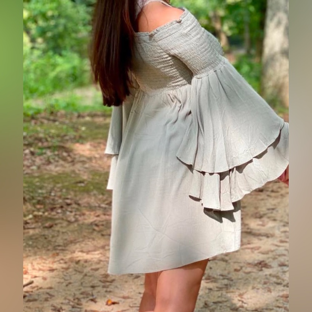 Illa Illa off the shoulder sage green dress size Small